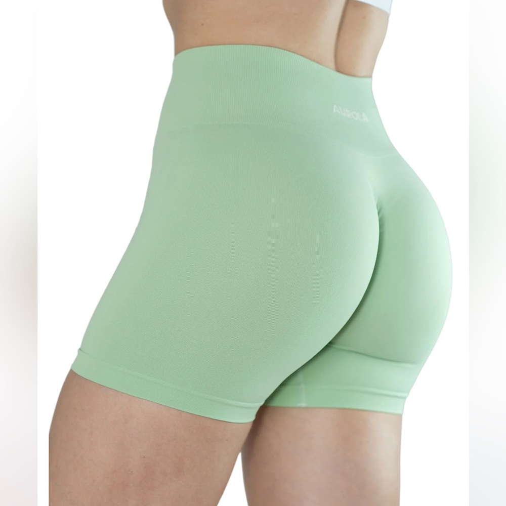 Aurola Shorts